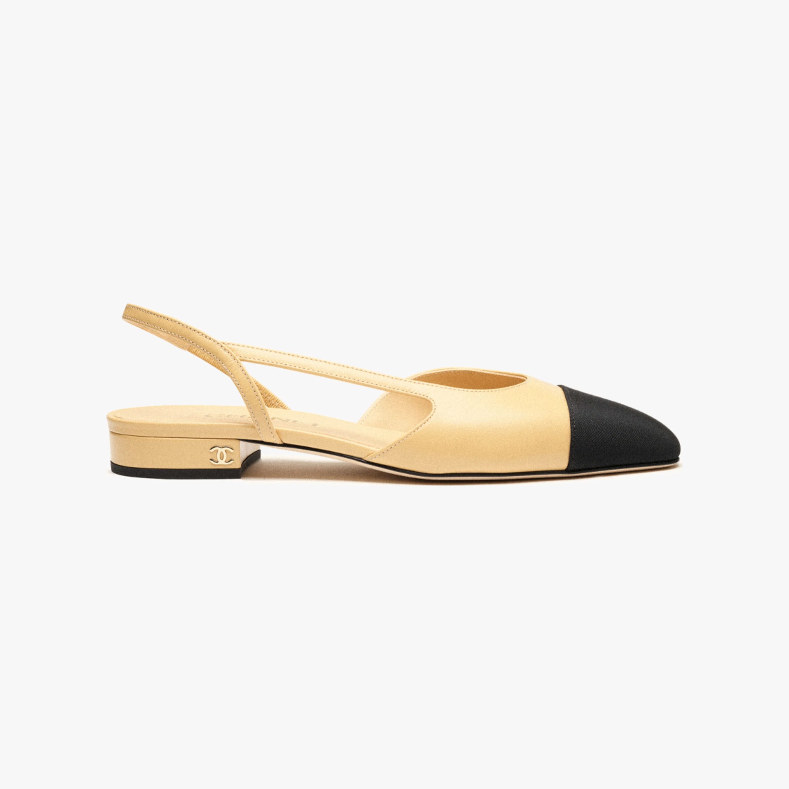 Chanel Black lace up flat shoes Beige and Black