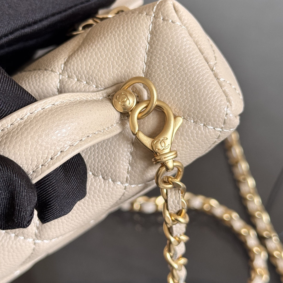 Chanel Apricot color / Yellow / Pink / white / Grey / Black Quilted Caviar Leather handle makeup bag handbag - 图片 9