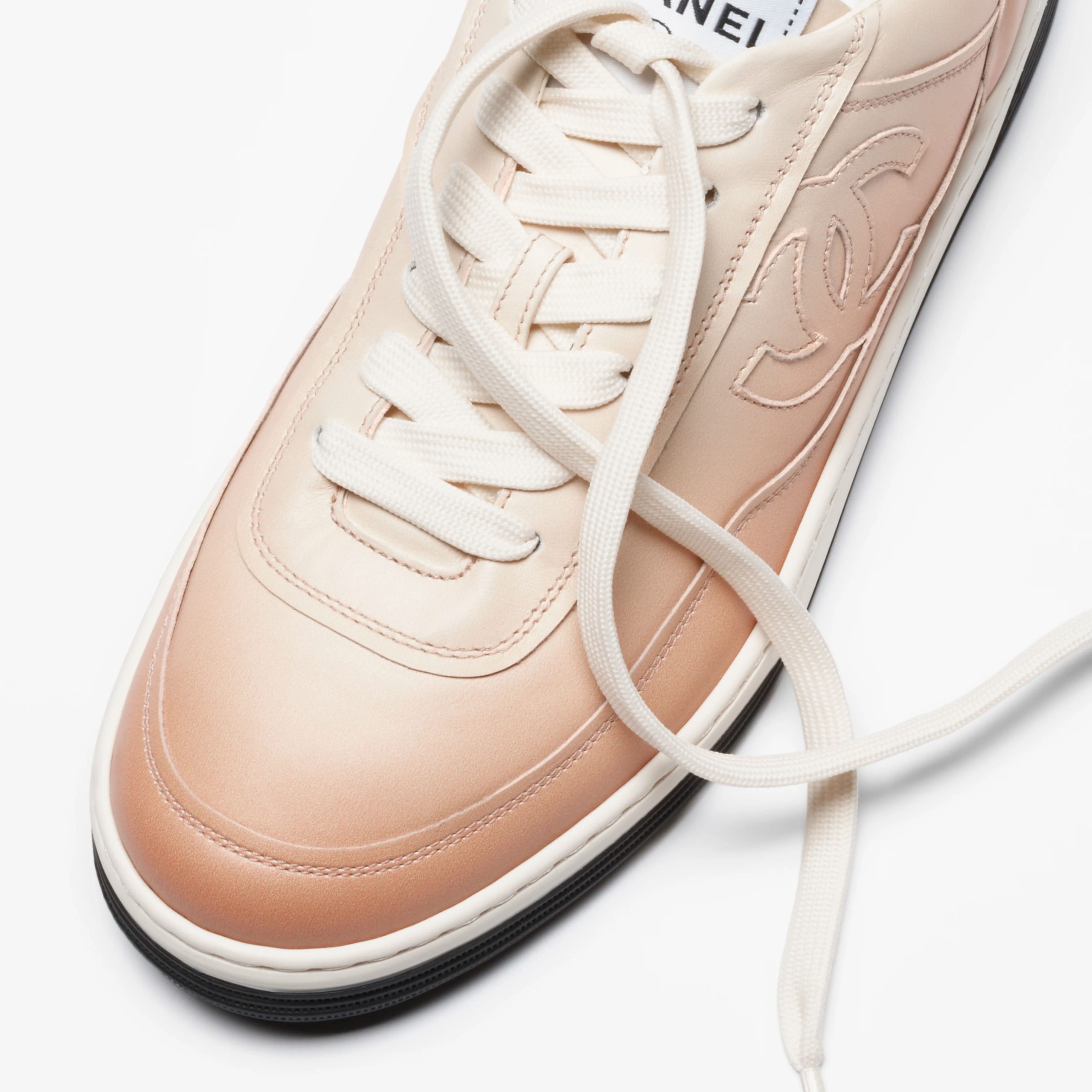 Calfskin with light orange print Chanel Sneakers - 图片 4