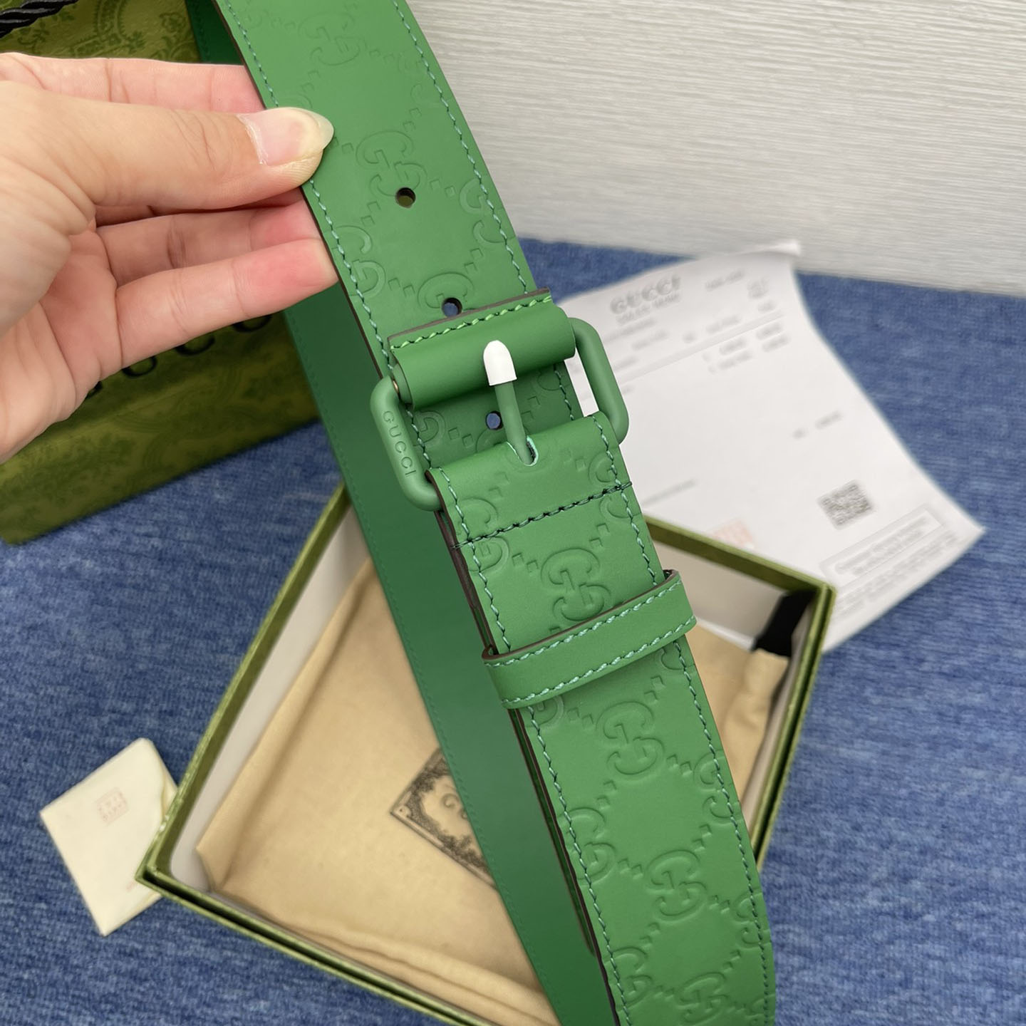 Gucci Men's Square Buckle Belt In Green/Black Rubber-Effect GG Leather With Green/Black Hardware 40mm - 图片 3