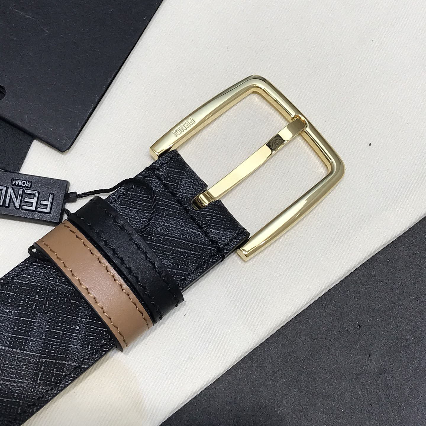Fendi Men's Diagonal Belt In Black/Brown Calfskin And Monogram Canvas With Gold/Silver Hardware 35mm - 图片 3