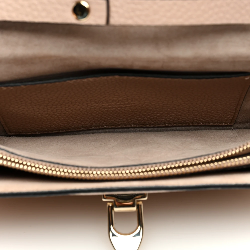 Valentino Garavani Medium Rockstud Flip Lock Shoulder Bag Poudre Pebbled Calfskin Leather - 图片 5