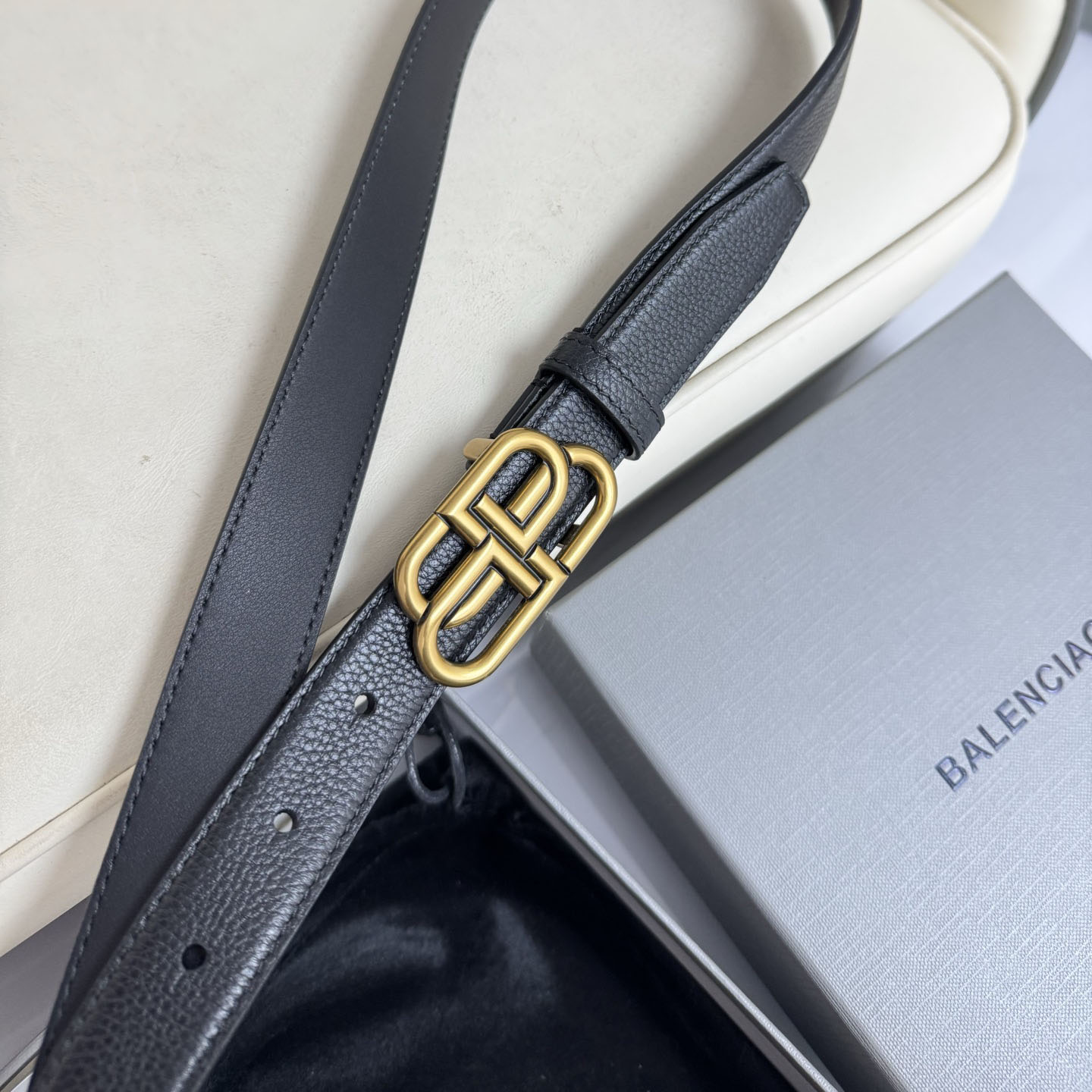 Balenciaga Women's BB Thin Belt In Black Grained Calfskin With Aged-Gold/Silver/Matte Black Hardware 25mm - 图片 7