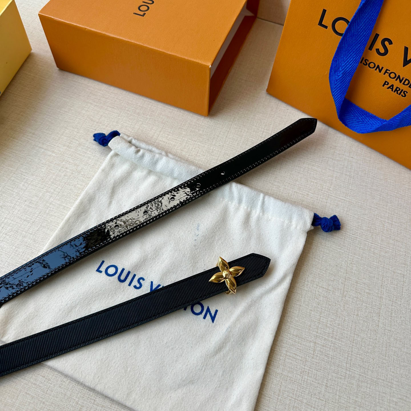 Louis Vuitton Women's Flowergram Reversible Belt In Black/White/Blue Monogram Reverse Canvas With Gold/Silver Hardware 20mm - 图片 4