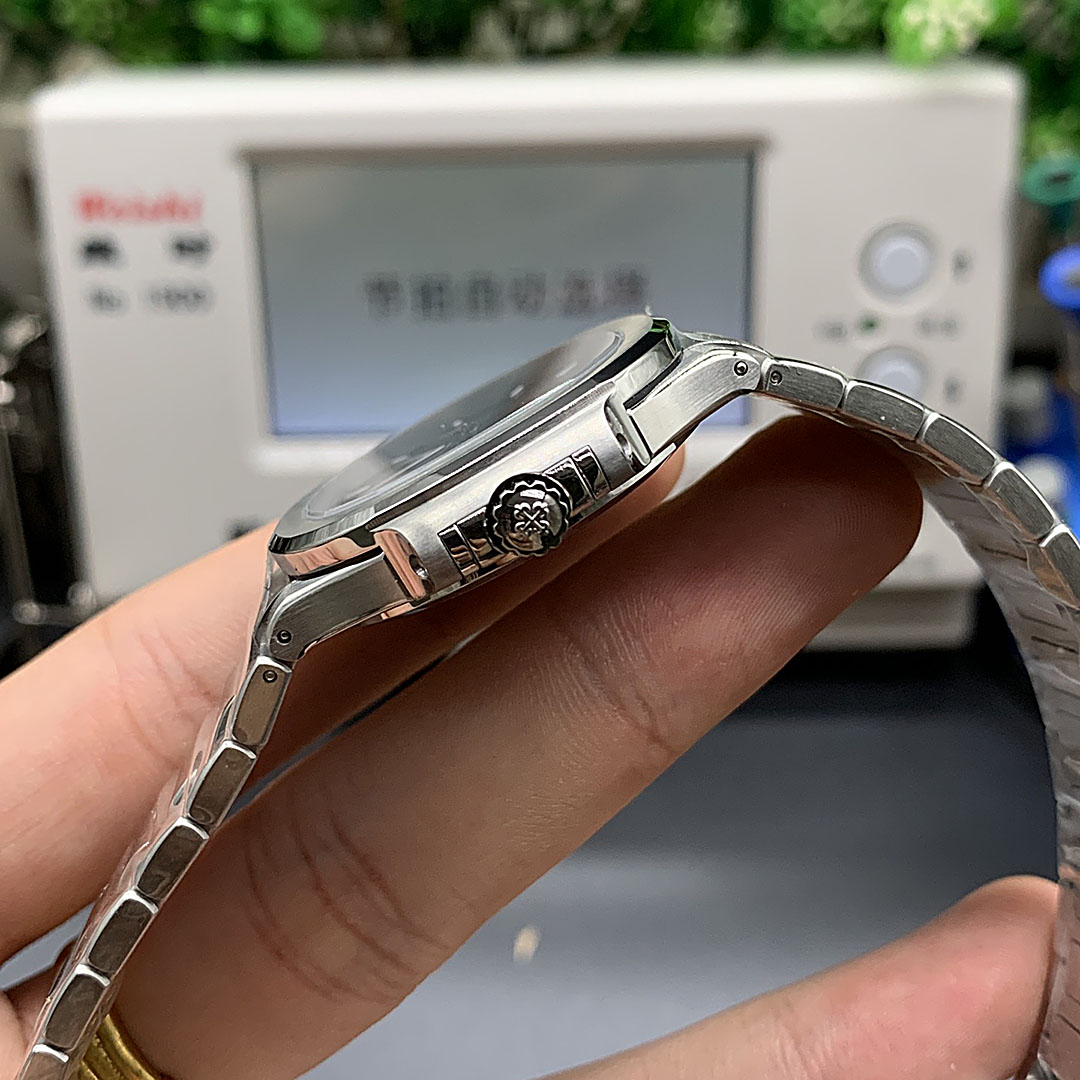 PATEK PHILIPPE-NAUTILUS-REF.7118-1A-001-35.2MM - 图片 4