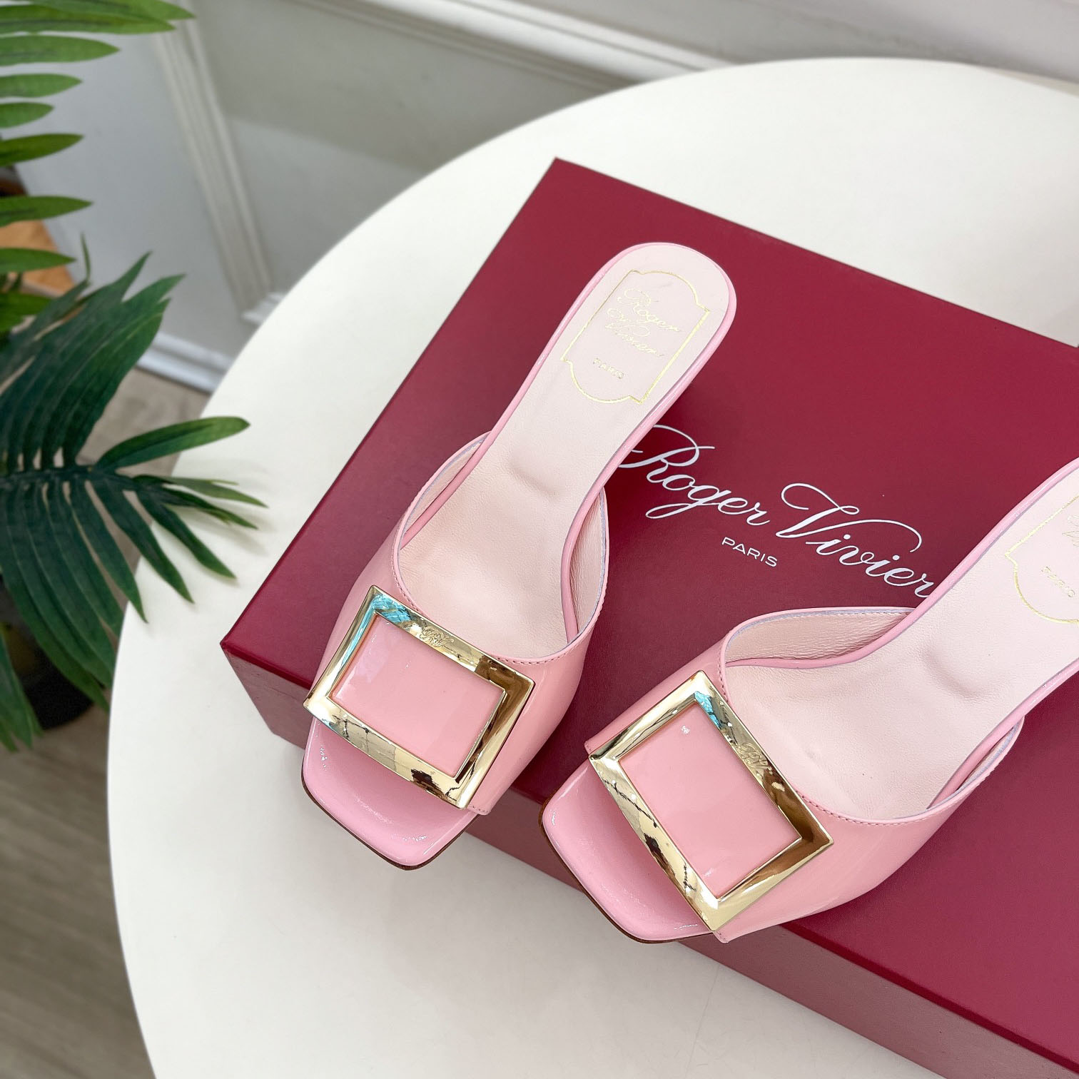 Roger Vivier Trompette Mules High Heels In White/Black/Beige/Pink Patent Leather With Metal Buckle (Heel Height 4.5cm) - 图片 7