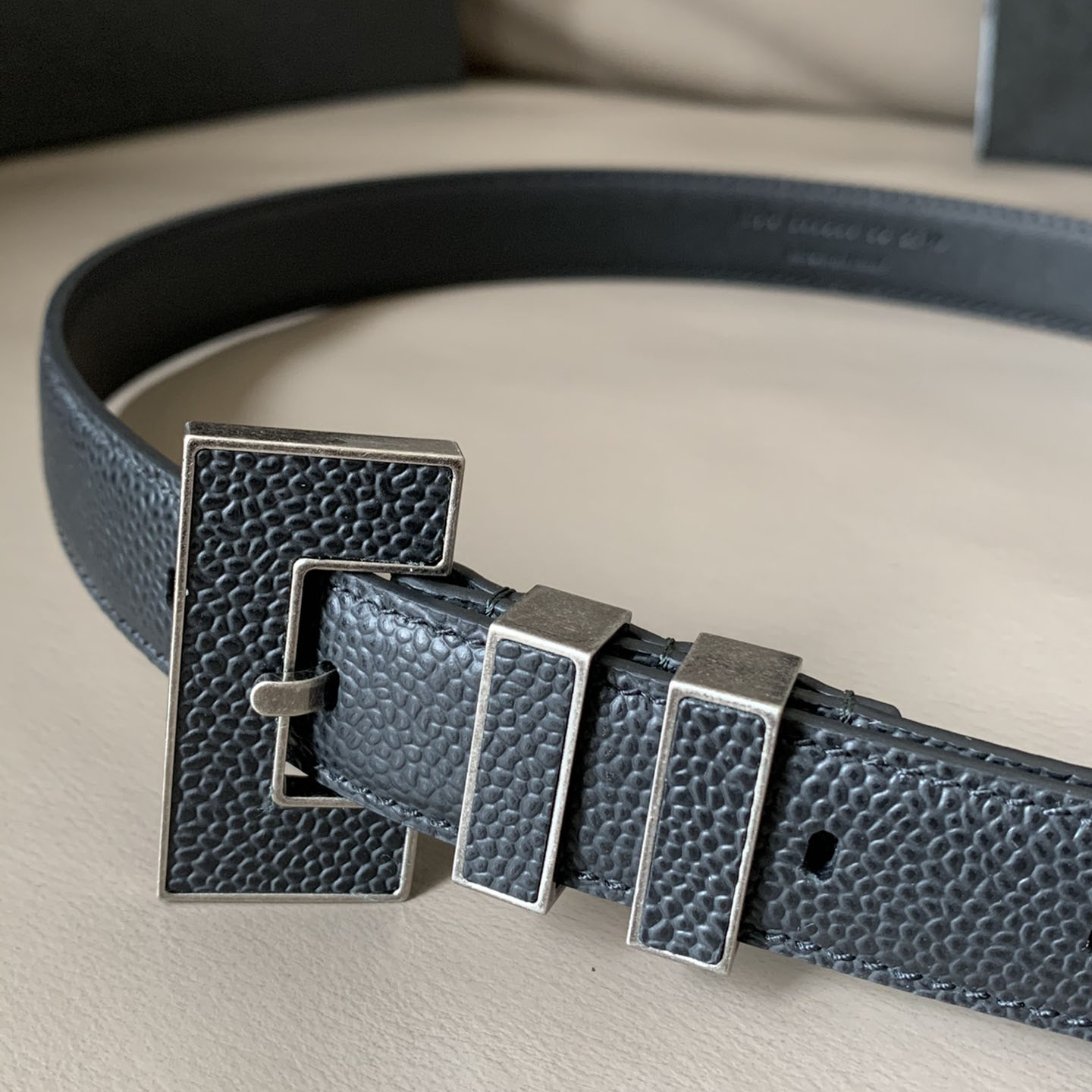Saint Laurent Carre Rive Gauche Double-Loop Belt In Black Calfskin With Gold/Silver Hardware 25mm - 图片 7