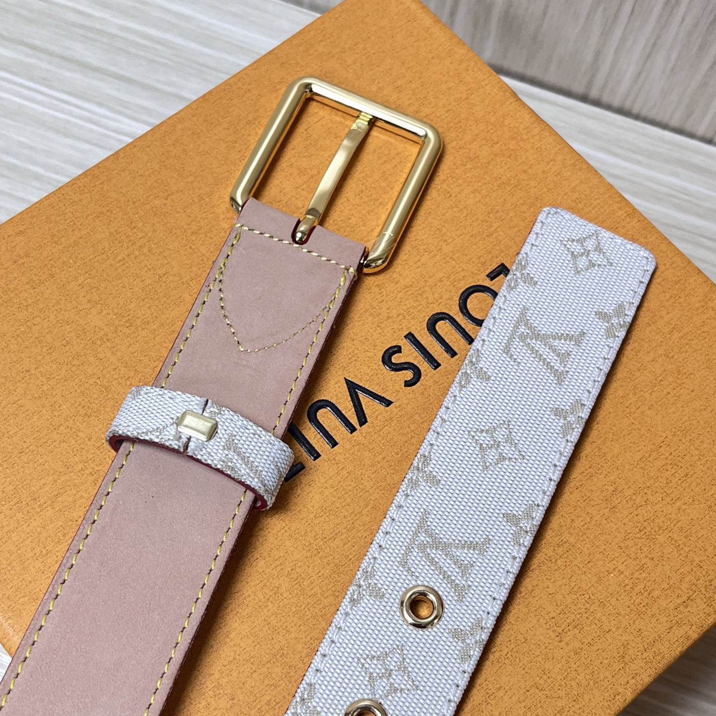 Louis Vuitton Women's Flowergram Ardillon Belt In White/Blue Monogram Canvas With Gold Hardware 30mm - 图片 7