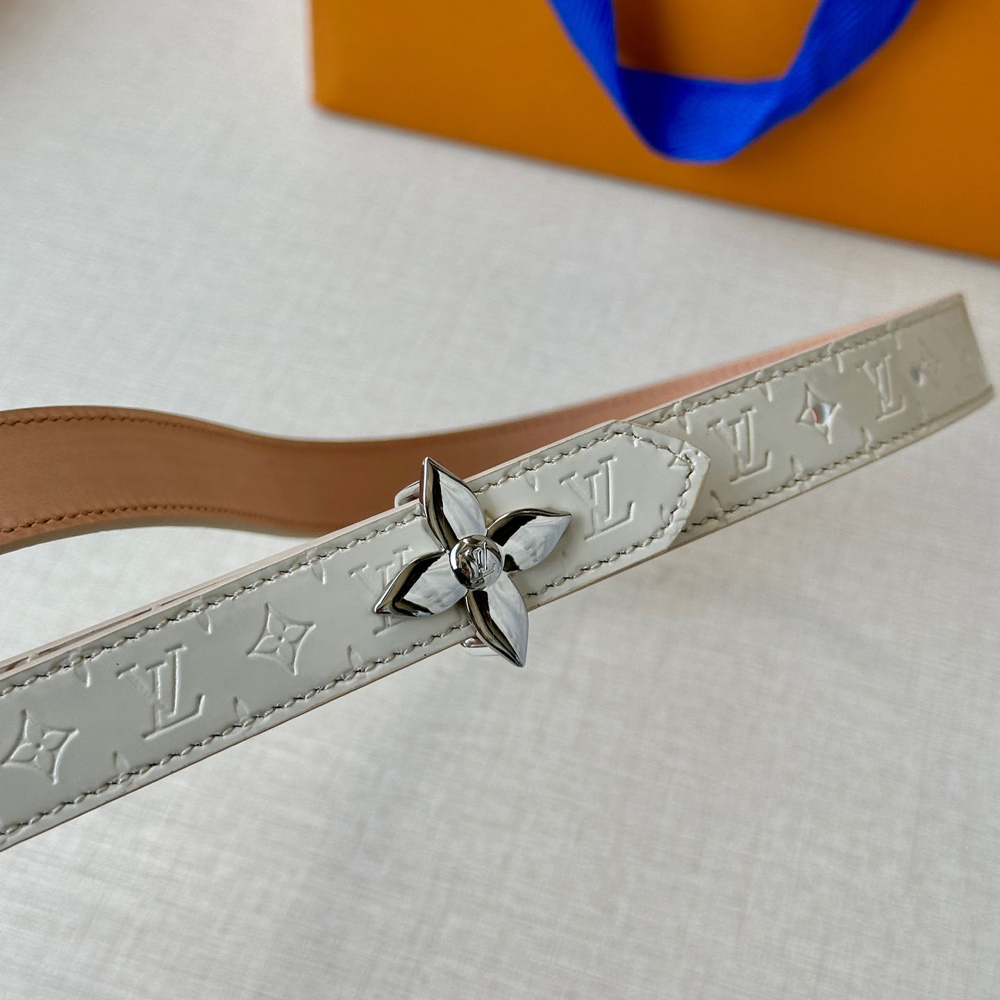 Louis Vuitton Women's Flowergram Reversible Belt In Black/White/Blue Monogram Reverse Canvas With Gold/Silver Hardware 20mm - 图片 9