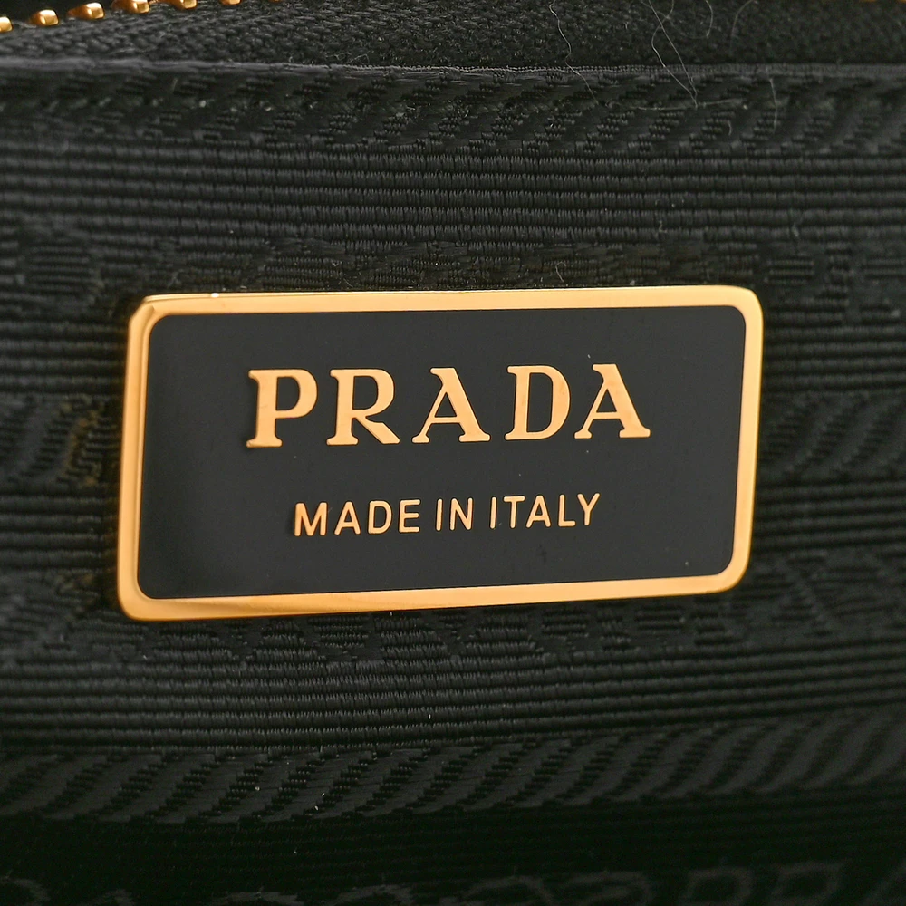 Prada Large Impuntu Triangle Stitched Re-Edition 1995 Chaine Shoulder Bag Black Re-Nylon & Saffiano Leather - 图片 2