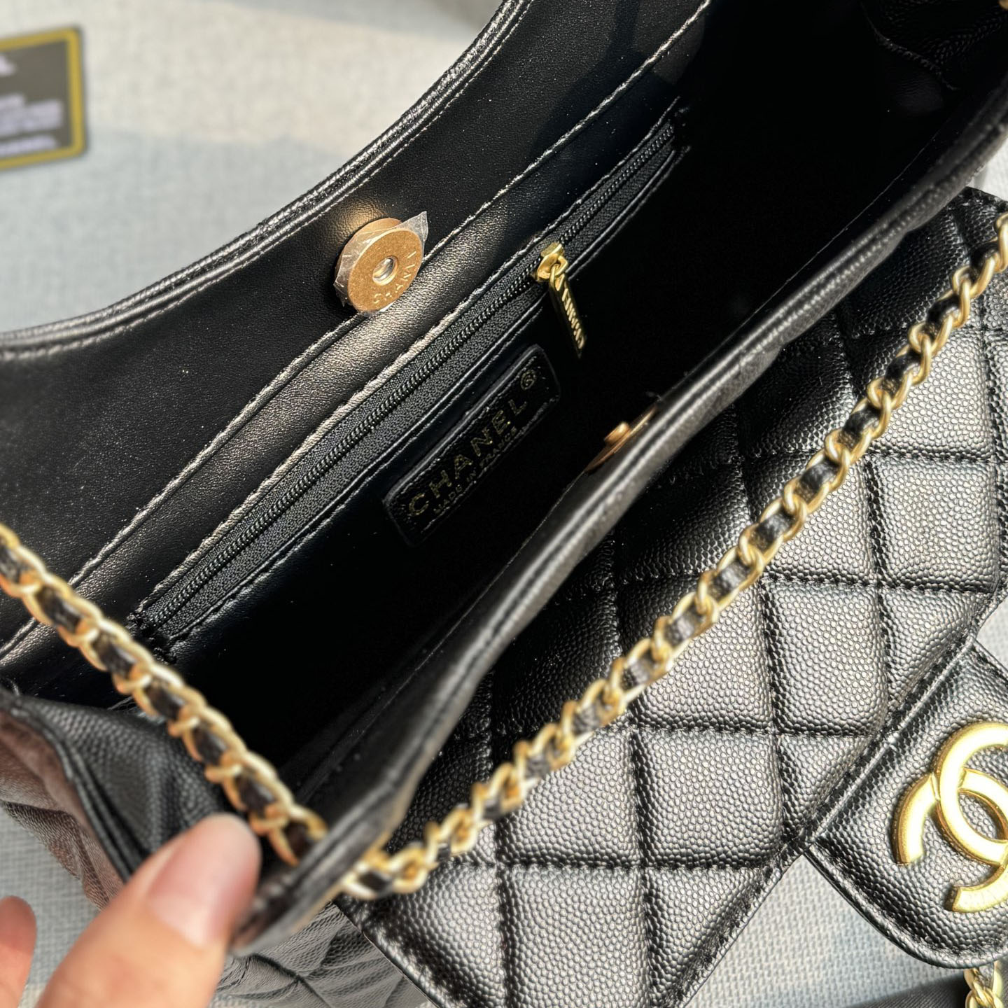 Chanel Black / White Quilted Caviar Leather / Quilted Lambskin Leather Crossbody Bags - 图片 10