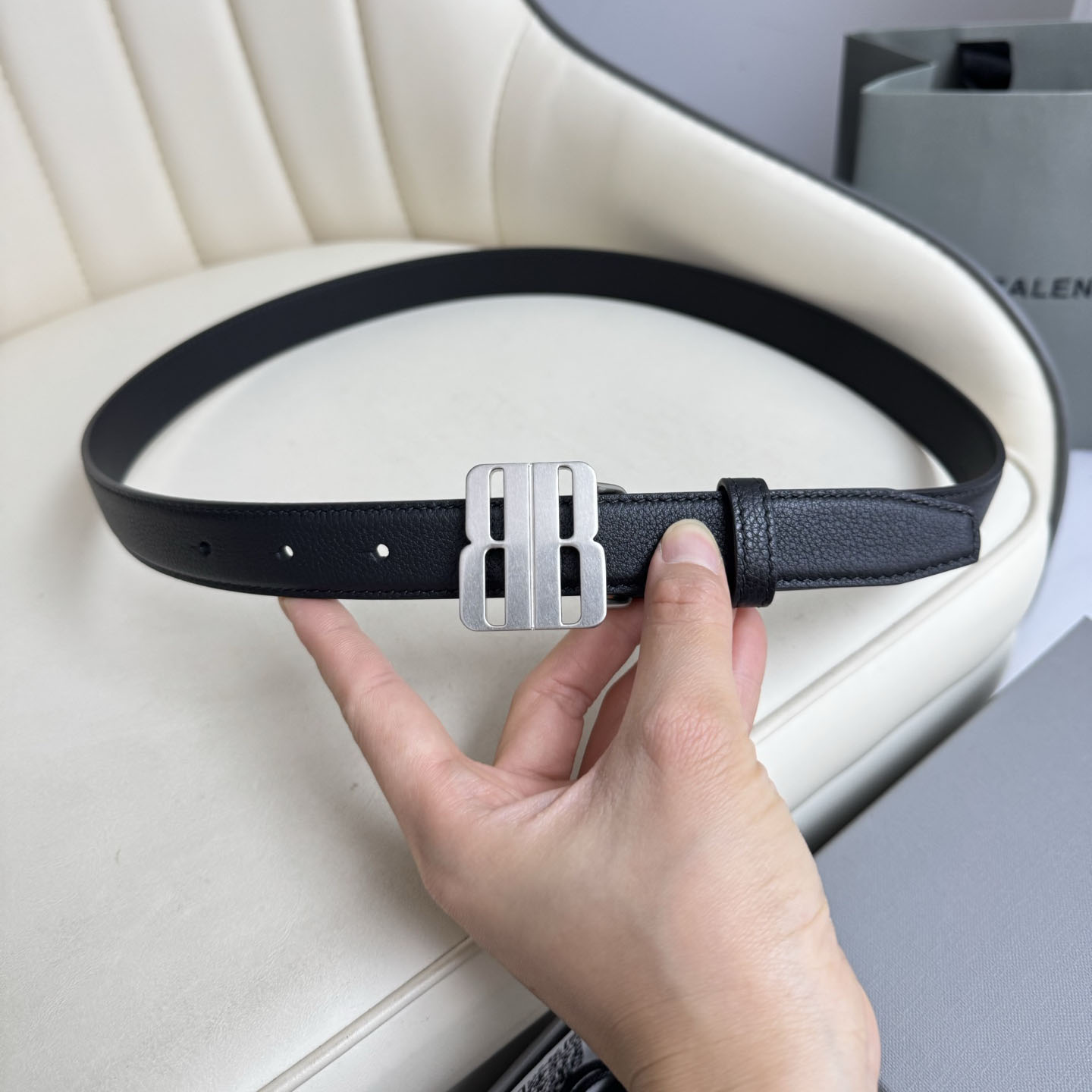 Balenciaga Women's Nano Belt In Black Grained Calfskin With Gold/Silver Hardware 25mm - 图片 2