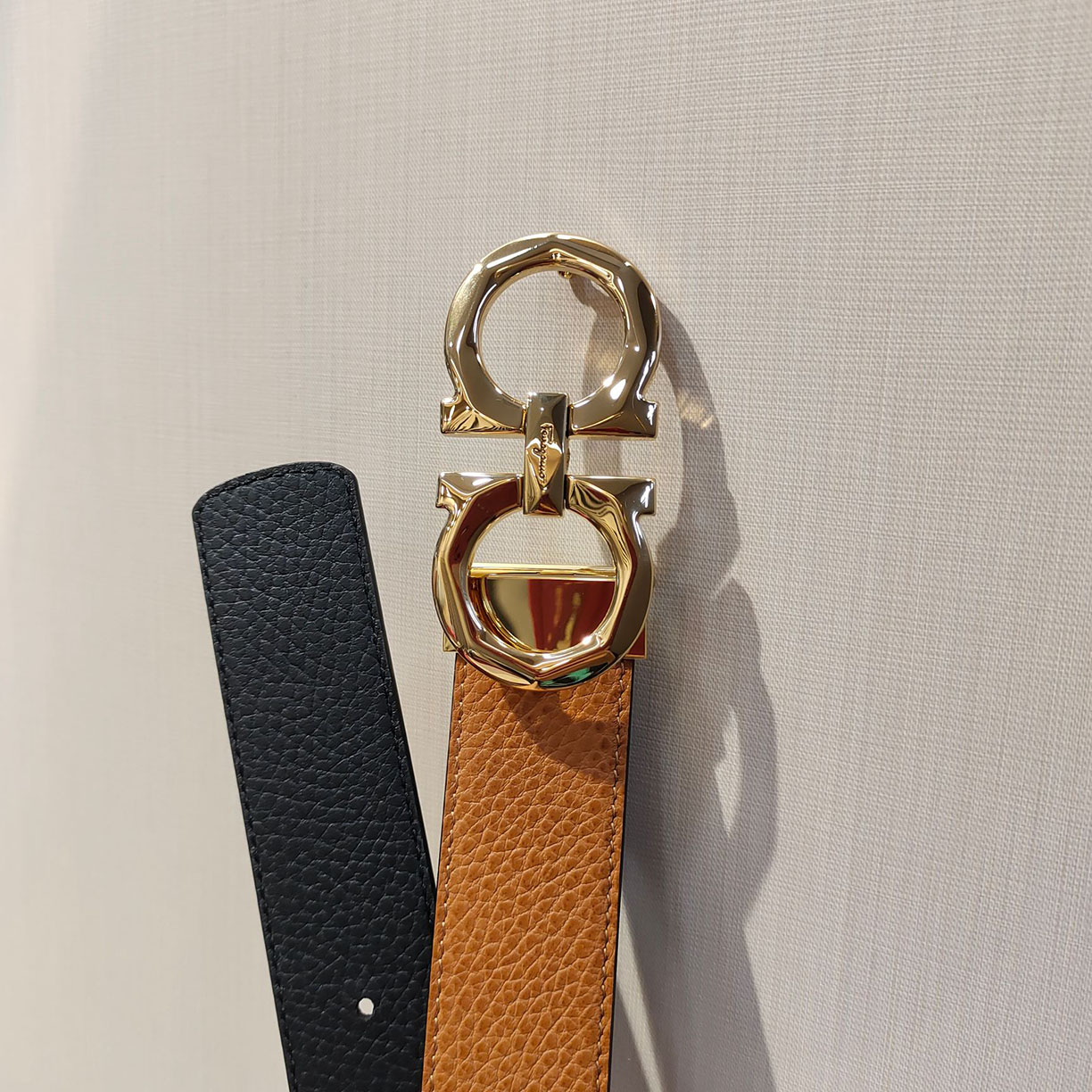 Ferragamo Men's Double Gancini Buckle Reversible Belt In Orange/Black/Brown/Blue Grained Calfskin With Gold/Silver Hardware 35mm - 图片 2