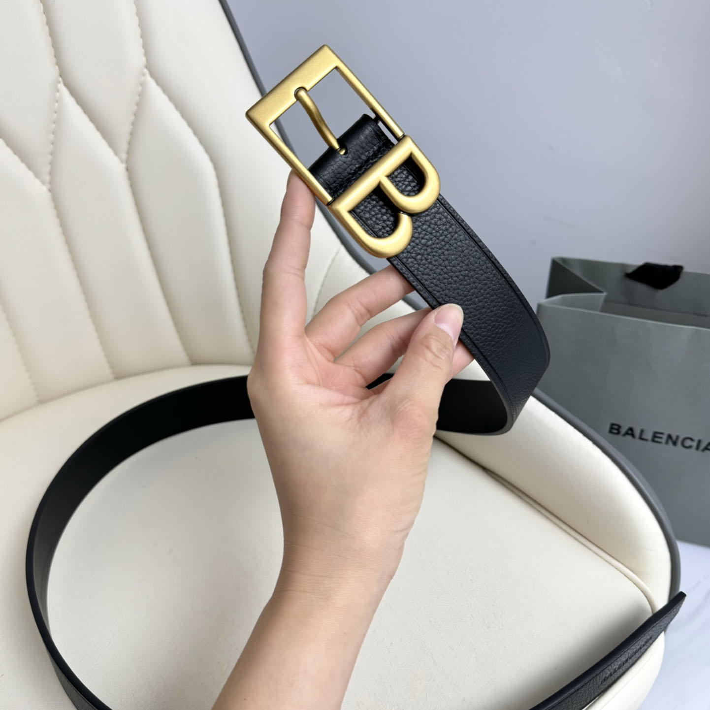 Balenciaga Men's Classic B Large Belt In Black Grained Calfskin With Gold/Silver Hardware 35mm - 图片 7