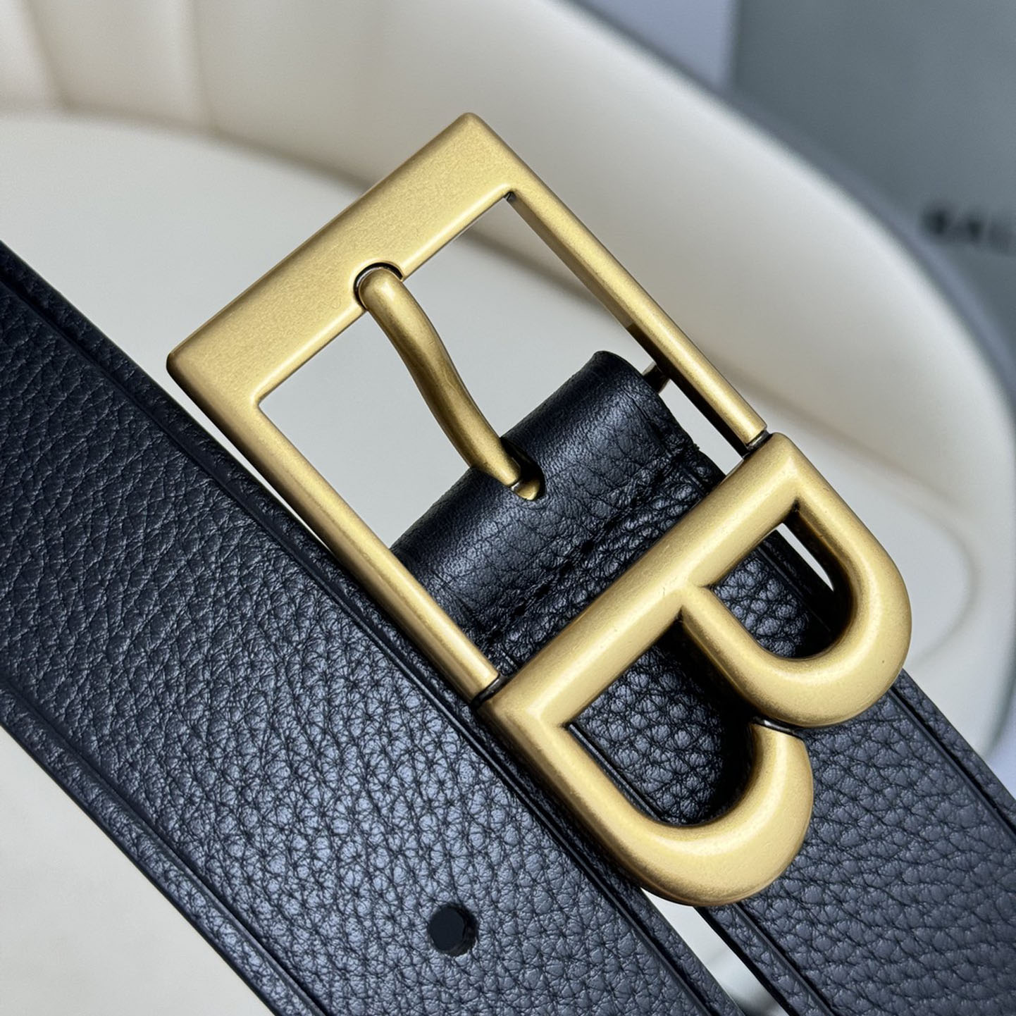 Balenciaga Men's Classic B Large Belt In Black Grained Calfskin With Gold/Silver Hardware 35mm - 图片 9