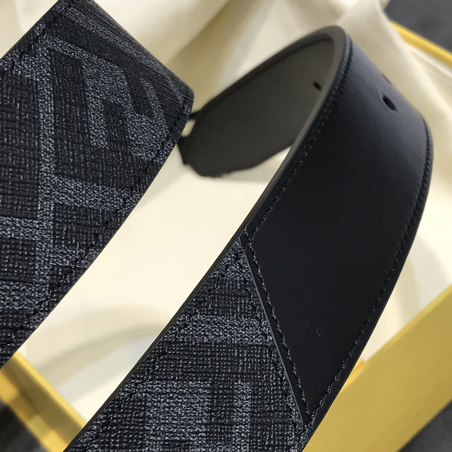Fendi Men's Diagonal Belt In Black/Brown Calfskin And Monogram Canvas With Gold/Silver Hardware 35mm - 图片 4
