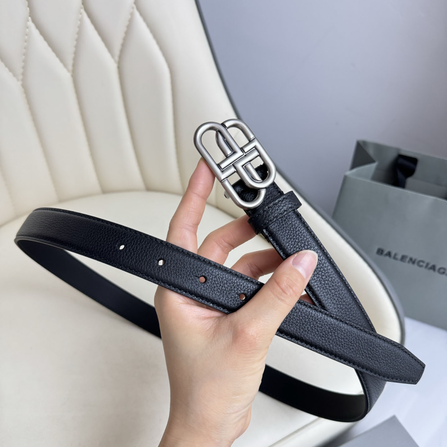 Balenciaga Women's BB Thin Belt In Black Grained Calfskin With Aged-Gold/Silver/Matte Black Hardware 25mm - 图片 3