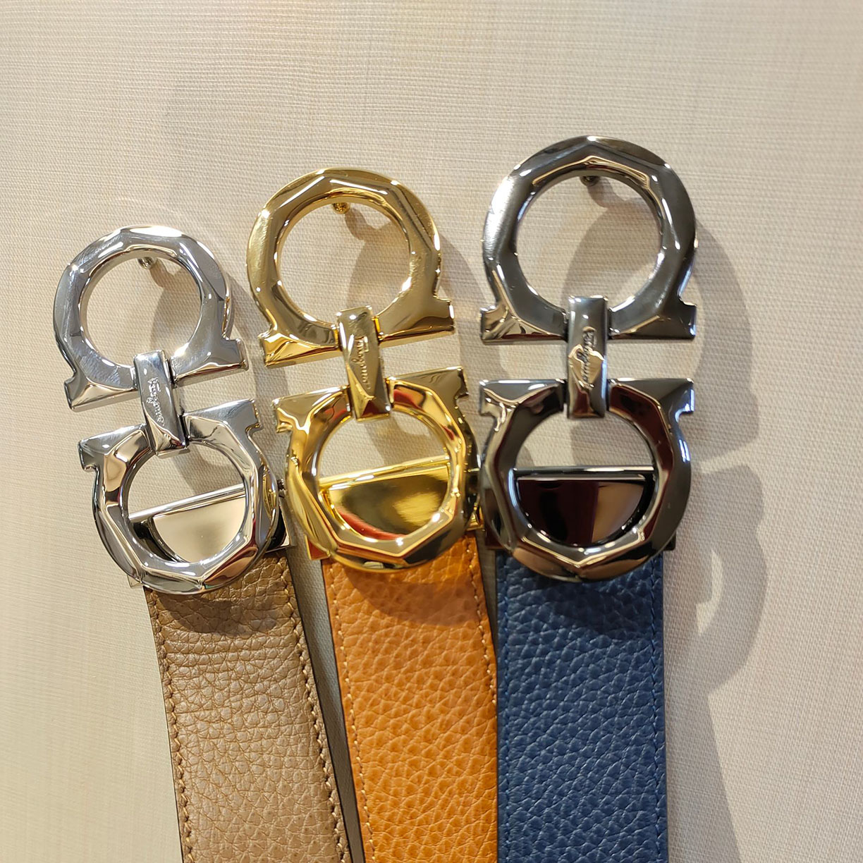 Ferragamo Men's Double Gancini Buckle Reversible Belt In Orange/Black/Brown/Blue Grained Calfskin With Gold/Silver Hardware 35mm - 图片 8