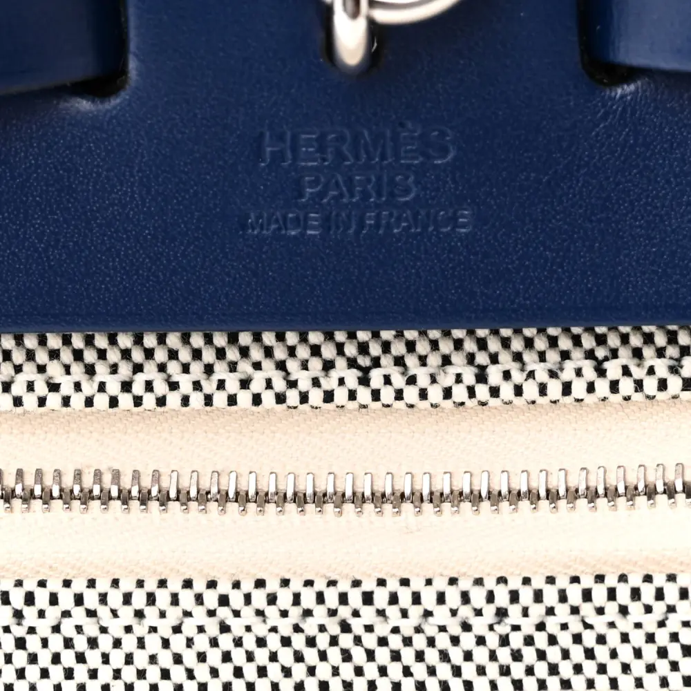 Hermès Brides de Gala Herbag Zip Retourne 31 PM Bleu de France / Ecru / Black Vache Hunter Leather & Toile H Palladium Silver Hardware - 图片 3