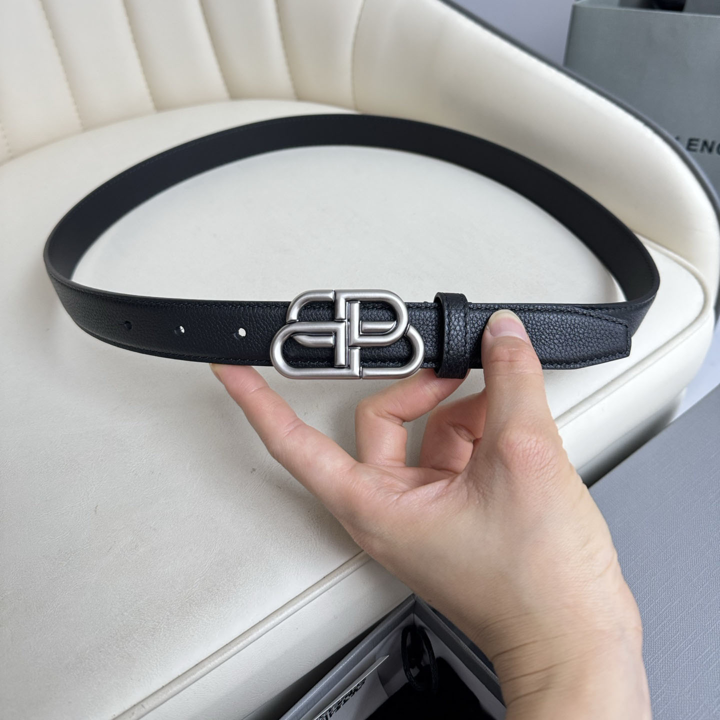 Balenciaga Women's BB Thin Belt In Black Grained Calfskin With Aged-Gold/Silver/Matte Black Hardware 25mm - 图片 2