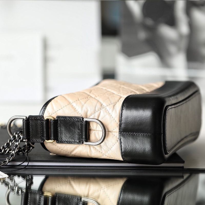Chanel Apricot with black Bag Quilted Calfskin Leather Shoulder Bags Crossbody Bags - 图片 4