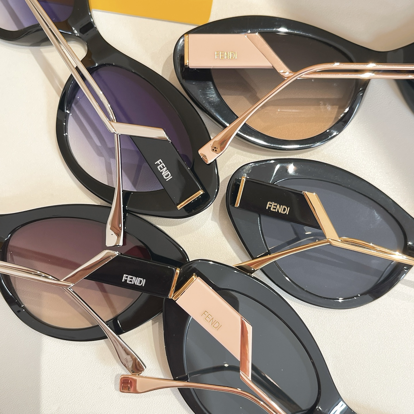 Fendi Cat Eye glasses black gold/black silver/brown rose gold/brown silver/black rose gold color Size 55口19-140 - 图片 9