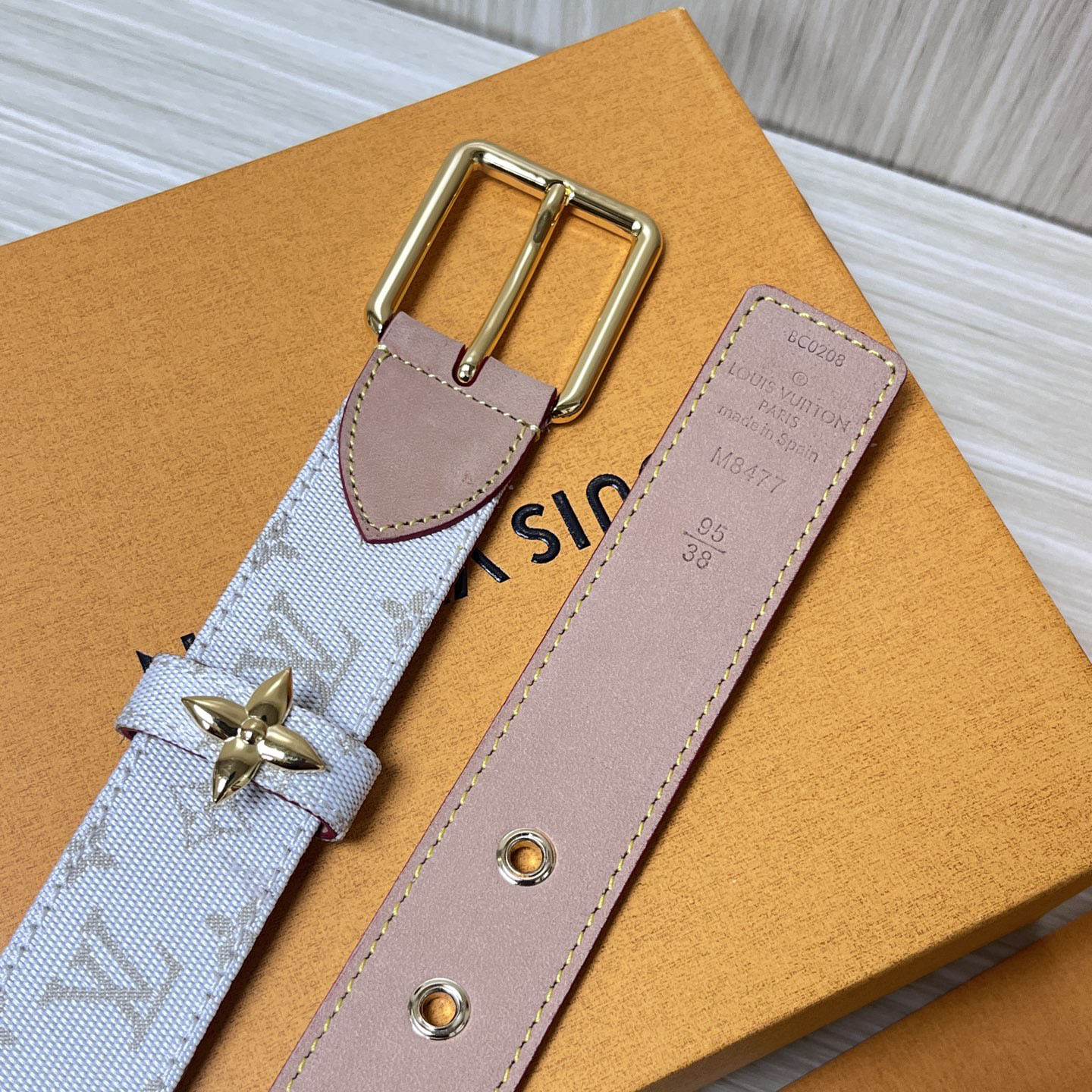 Louis Vuitton Women's Flowergram Ardillon Belt In White/Blue Monogram Canvas With Gold Hardware 30mm - 图片 6