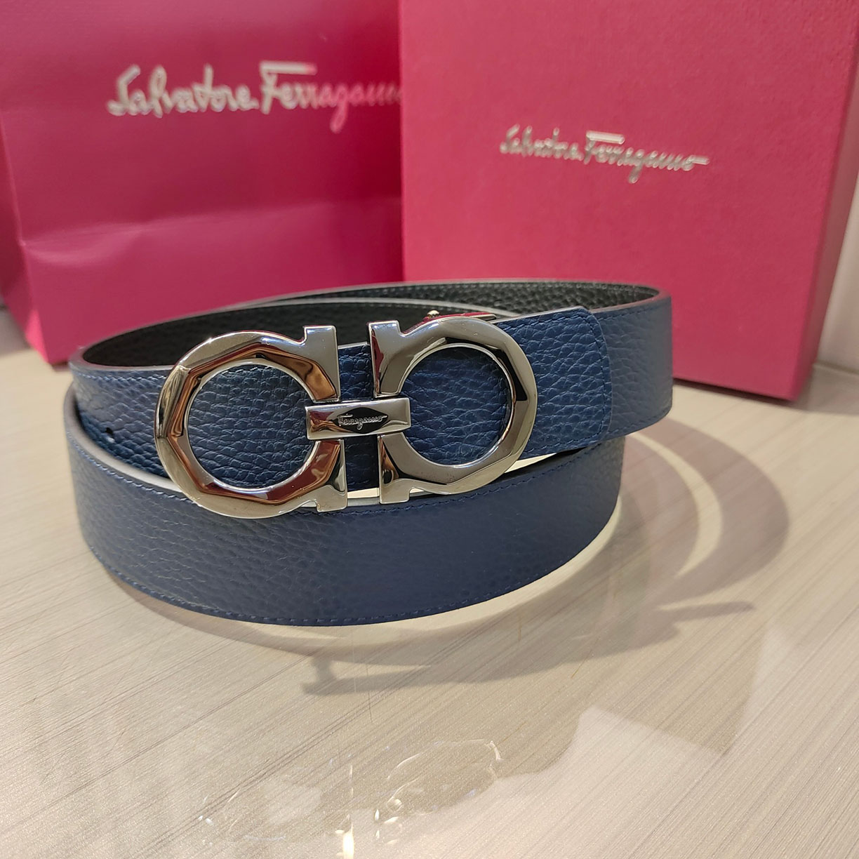 Ferragamo Men's Double Gancini Buckle Reversible Belt In Orange/Black/Brown/Blue Grained Calfskin With Gold/Silver Hardware 35mm - 图片 4