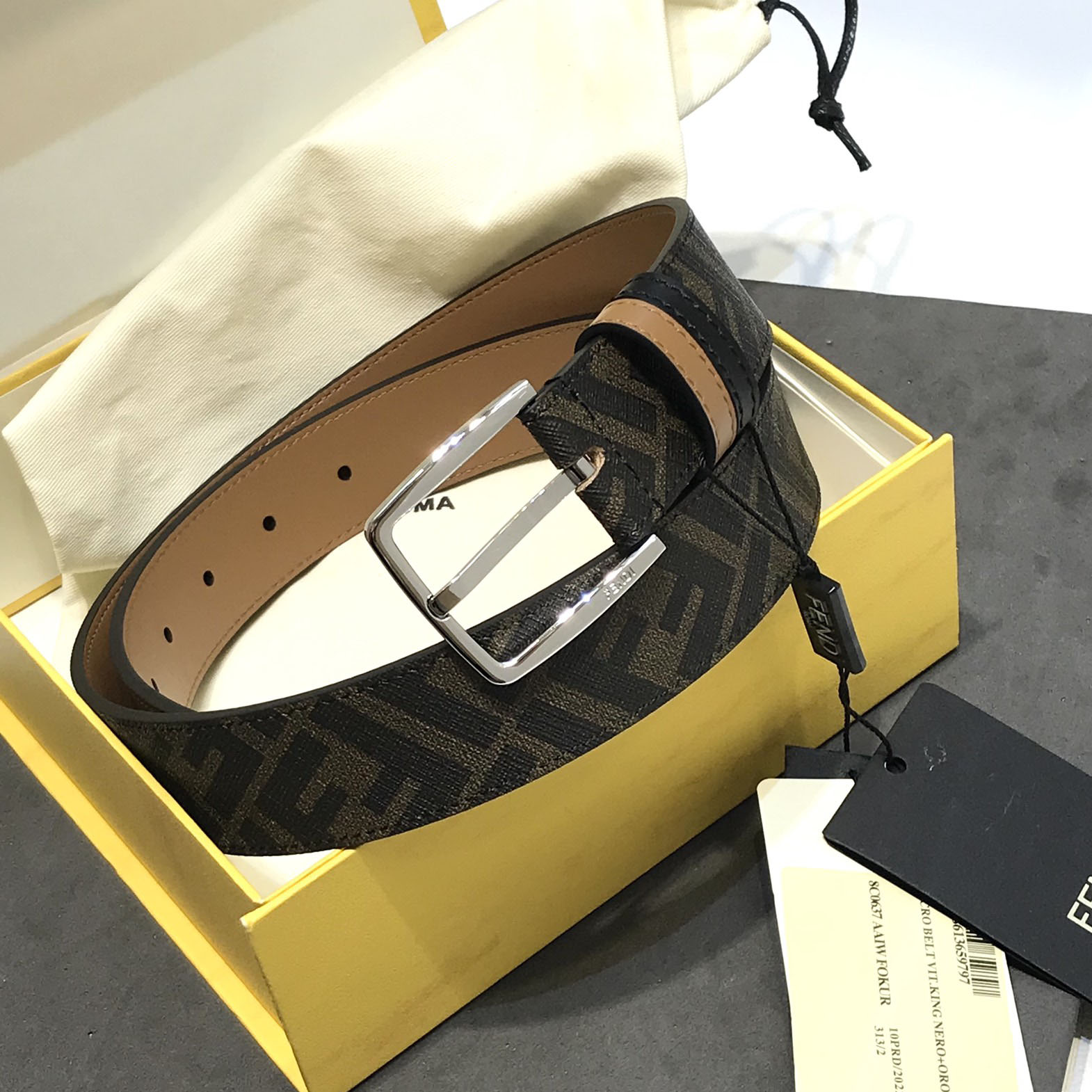 Fendi Men's Diagonal Belt In Black/Brown Calfskin And Monogram Canvas With Gold/Silver Hardware 35mm - 图片 5