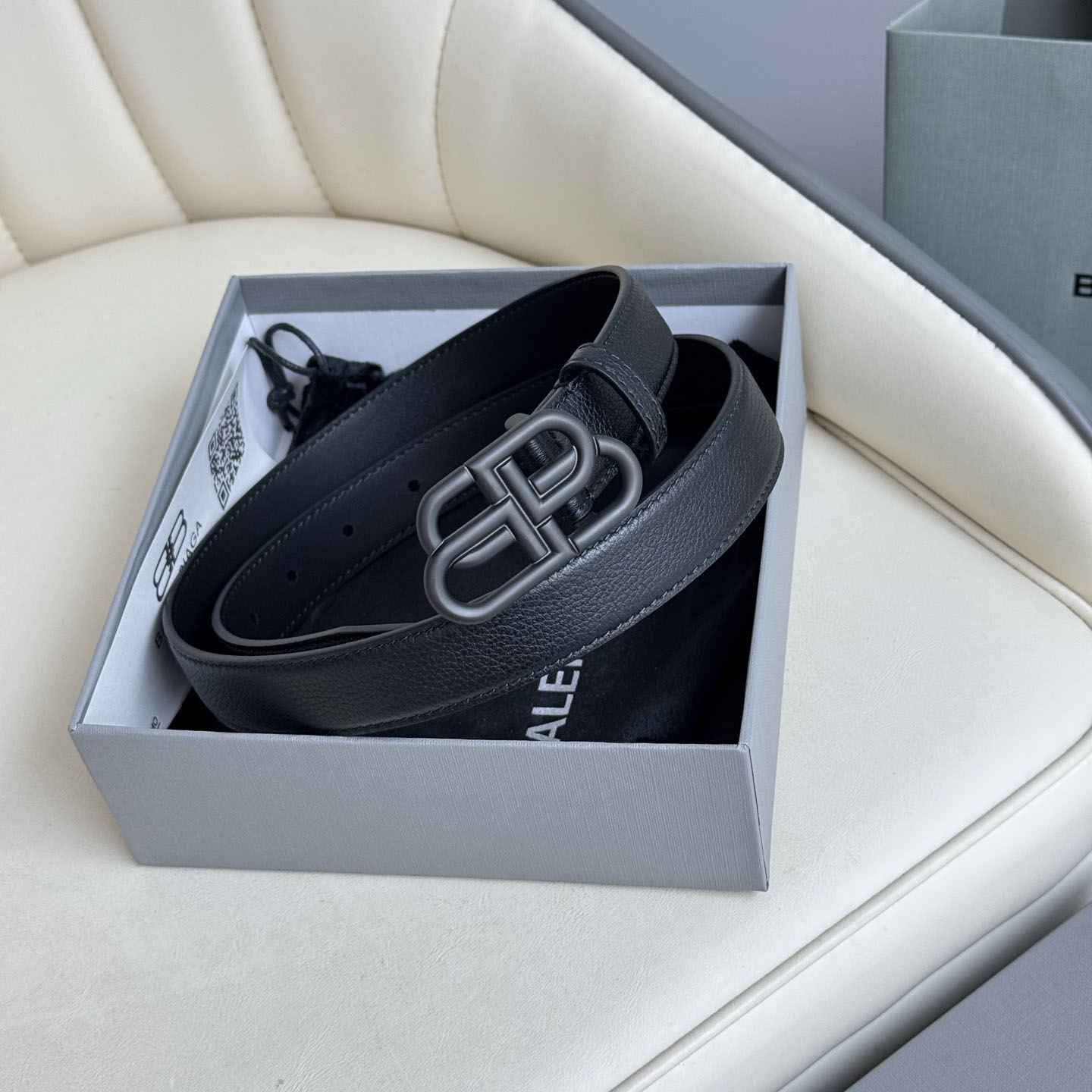 Balenciaga Women's BB Thin Belt In Black Grained Calfskin With Aged-Gold/Silver/Matte Black Hardware 25mm - 图片 9
