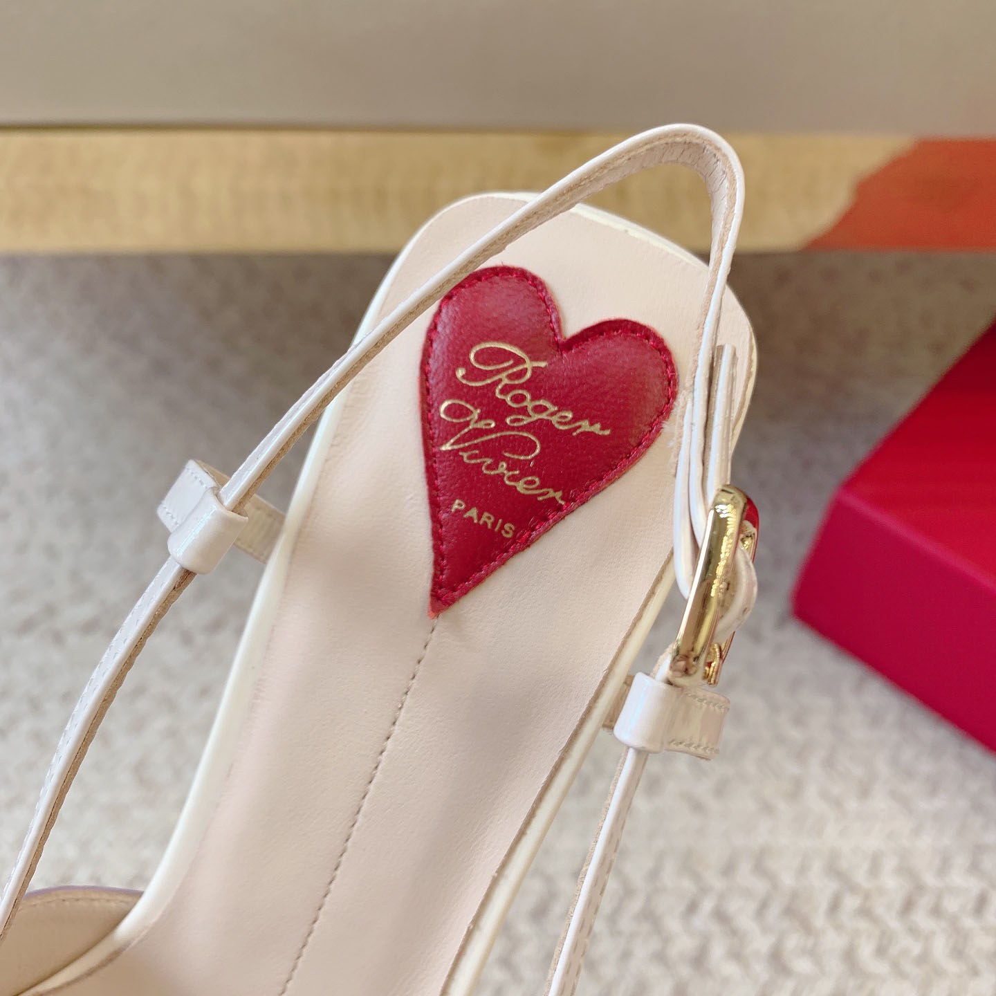 Roger Vivier Viv' Canard Slingback Pumps High Heels In Purple/White/Pink/Yellow/Blue Patent Leather With Metal Buckle (Heel Height 5.5cm) - 图片 6