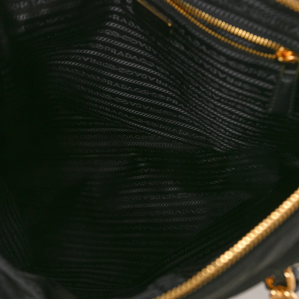 Prada Large Impuntu Triangle Stitched Re-Edition 1995 Chaine Shoulder Bag Black Re-Nylon & Saffiano Leather - 图片 7