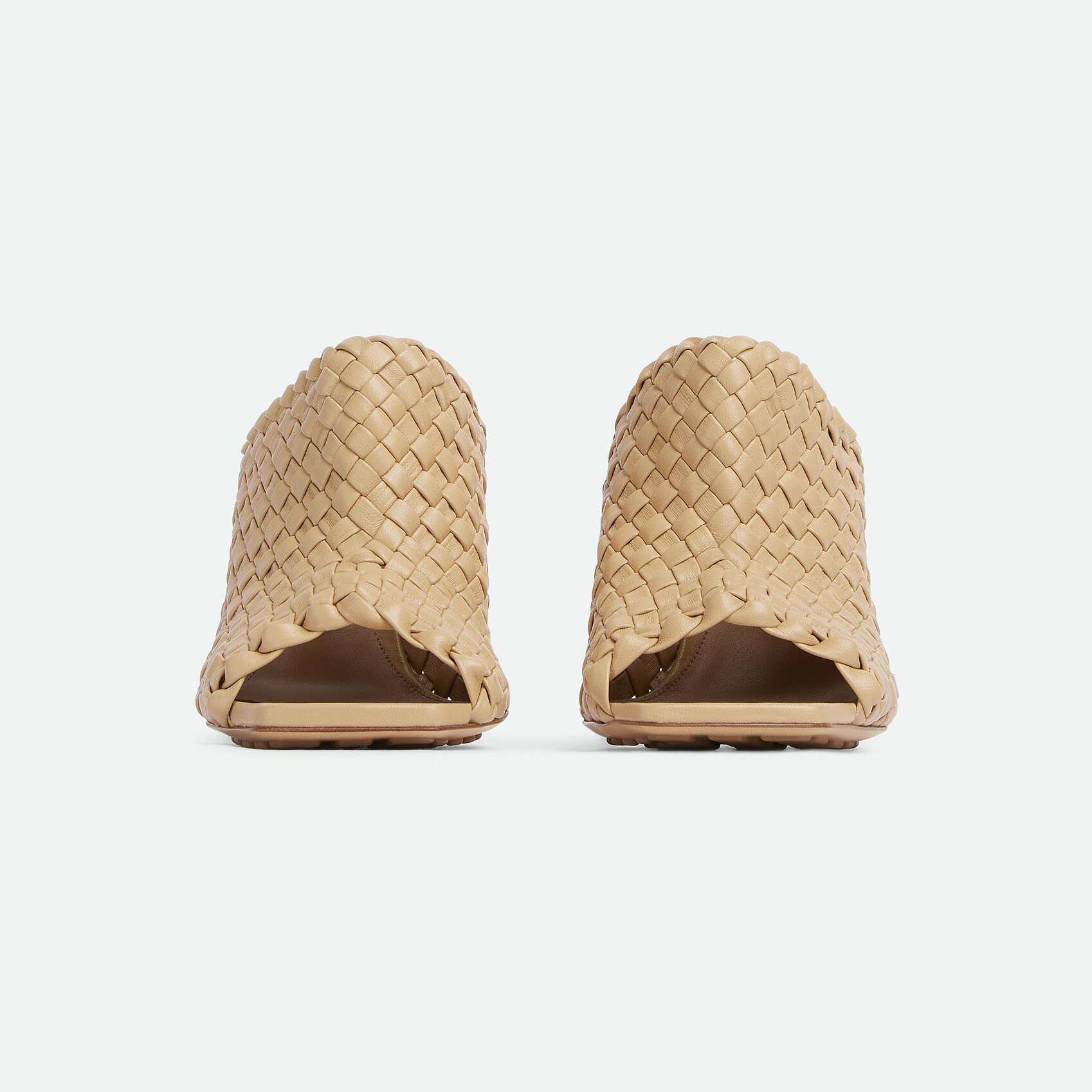 Bottega Veneta Knot Mule In Beige Intrecciato Leather Mule With Gold Finished Metal Knot Heel (Heel Height 9cm) - 图片 2