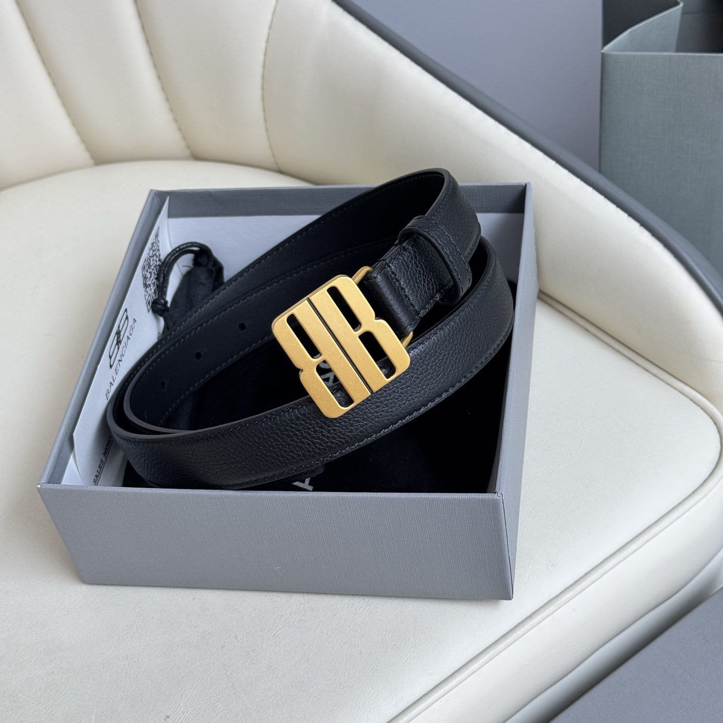 Balenciaga Women's Nano Belt In Black Grained Calfskin With Gold/Silver Hardware 25mm - 图片 5