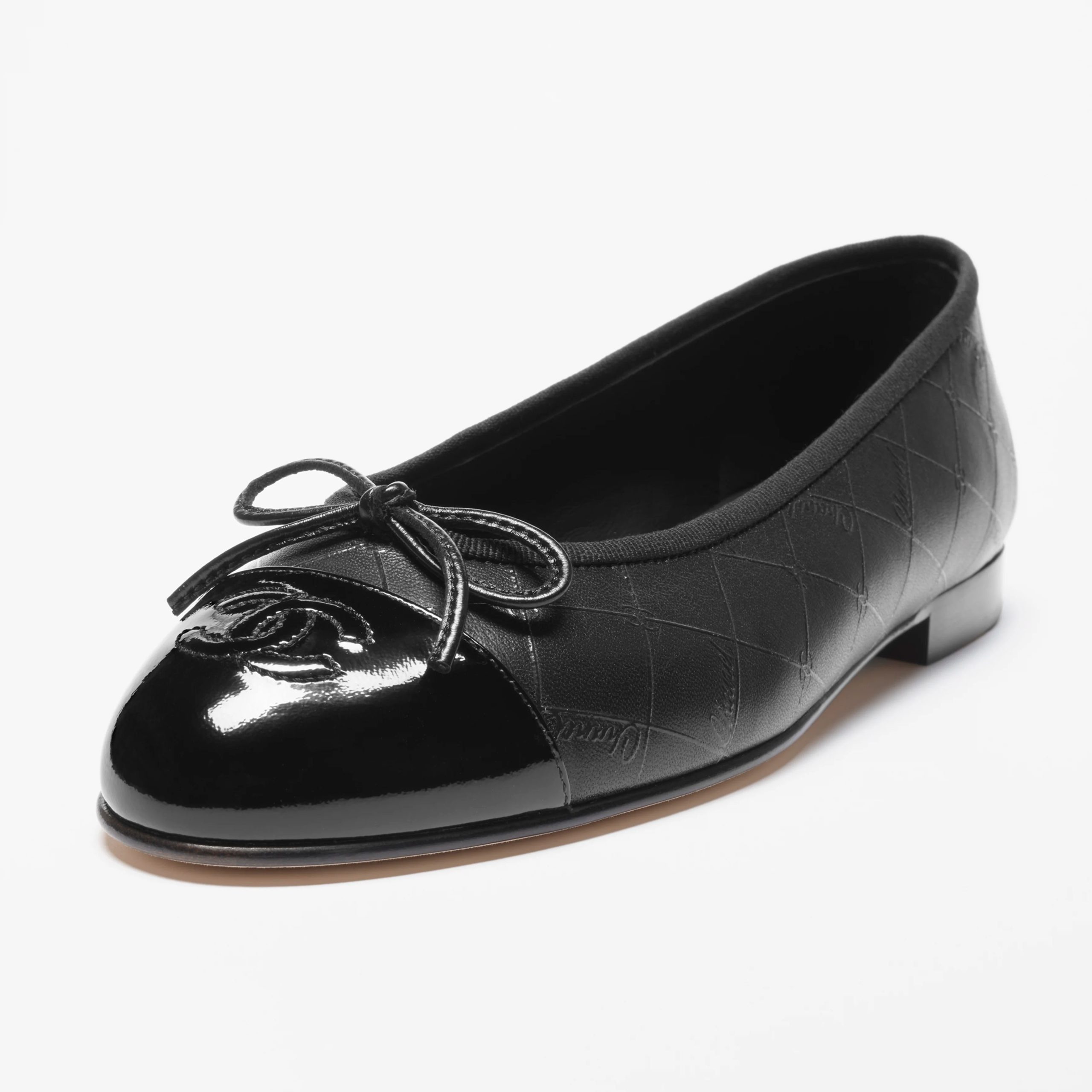 Chanel Printed flat shoes made of lambskin and calf patent leather in black Ballet Shoes - 图片 4