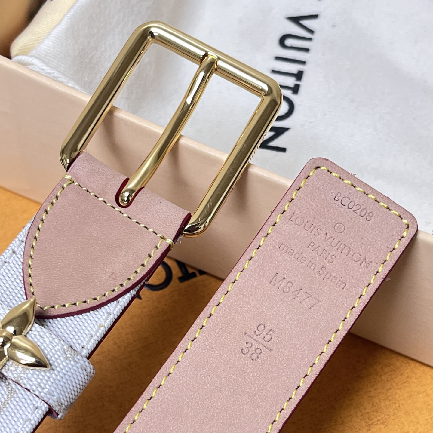 Louis Vuitton Women's Flowergram Ardillon Belt In White/Blue Monogram Canvas With Gold Hardware 30mm - 图片 5