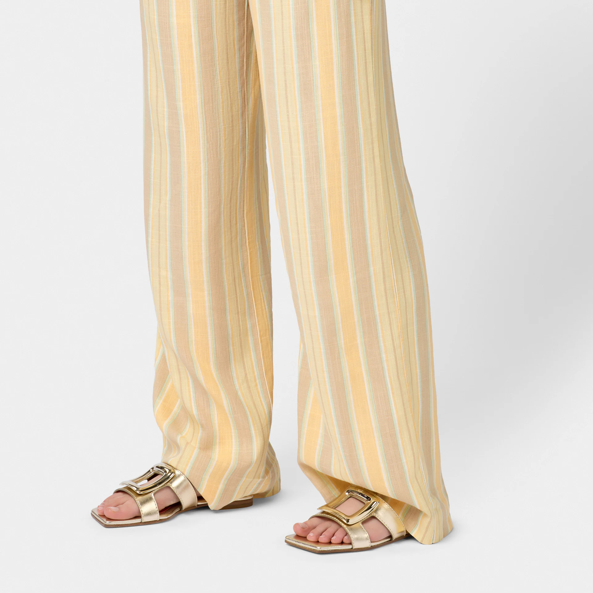 Roger Vivier Viv' By The Sea Mules Flats In Gold Leather With Metal Buckle - 图片 6