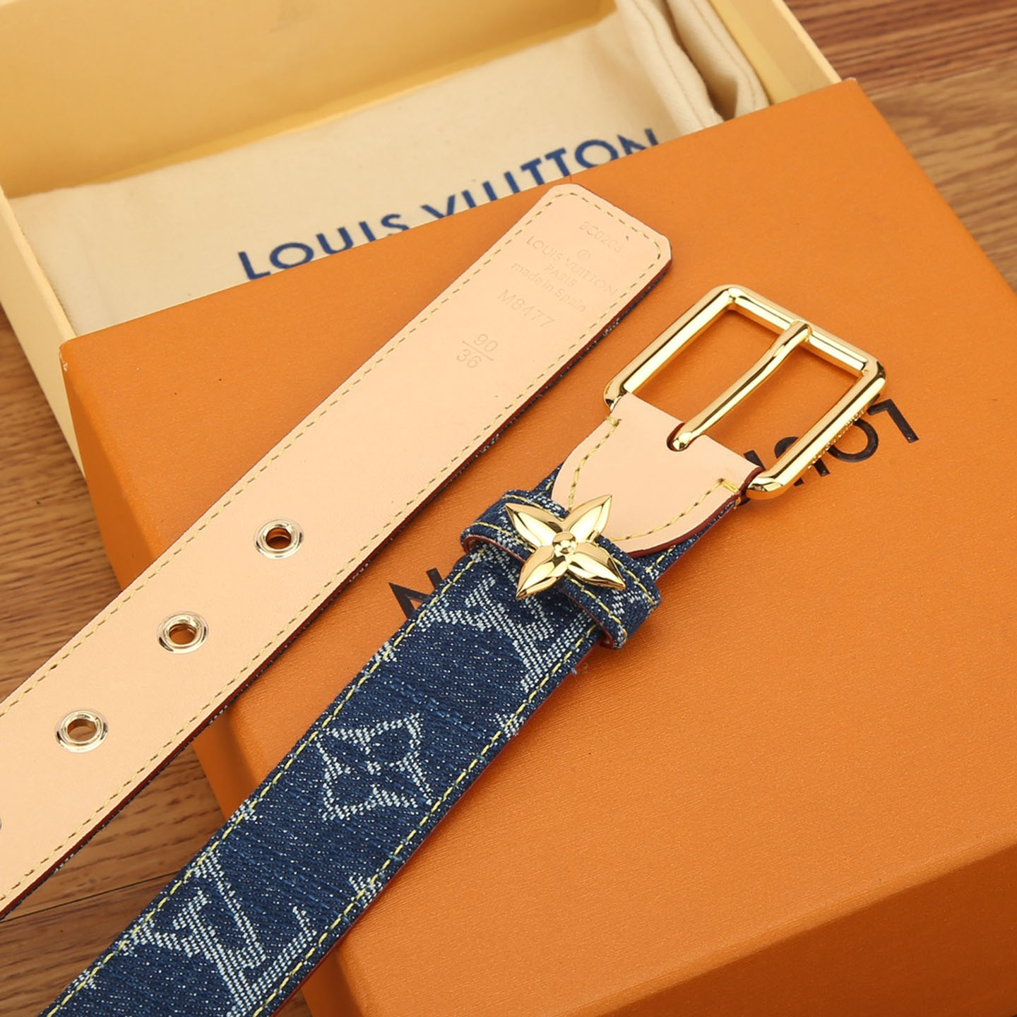 Louis Vuitton Women's Flowergram Ardillon Belt In White/Blue Monogram Canvas With Gold Hardware 30mm - 图片 10