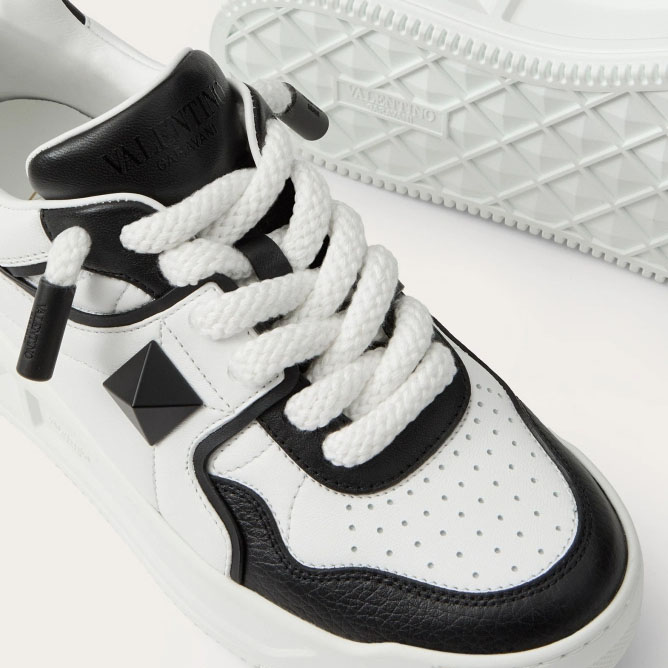 VALENTINO ONE STUD XL Women's sheepskin sneakers - 图片 5