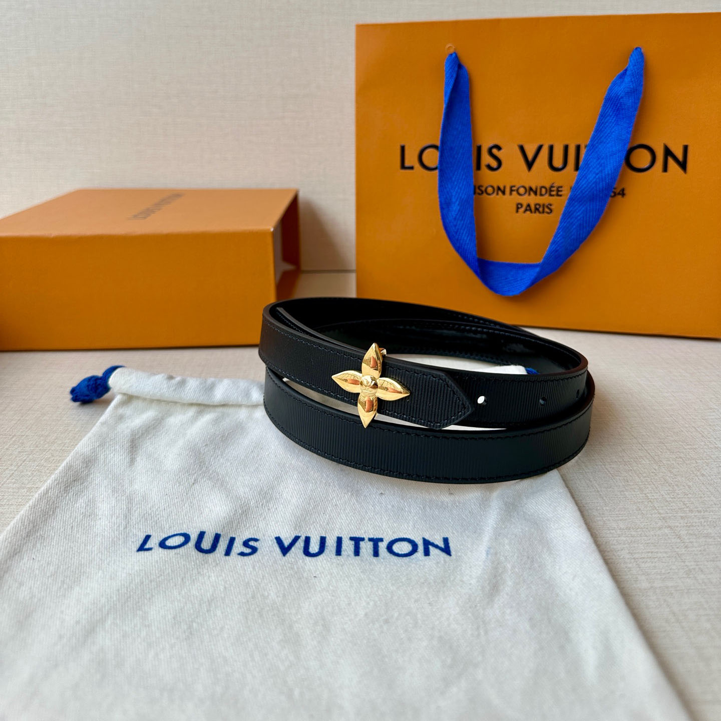 Louis Vuitton Women's Flowergram Reversible Belt In Black/White/Blue Monogram Reverse Canvas With Gold/Silver Hardware 20mm - 图片 3