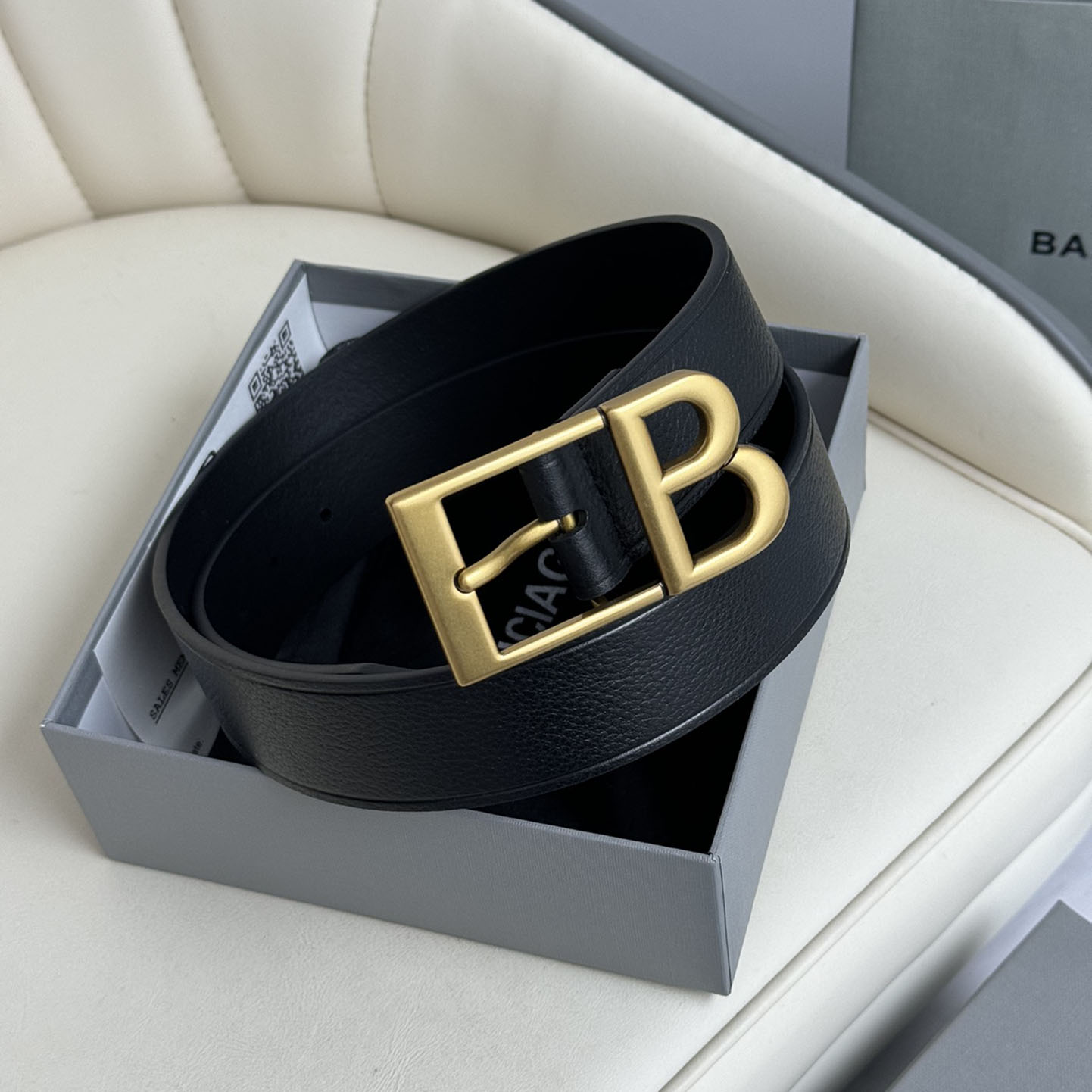 Balenciaga Men's Classic B Large Belt In Black Grained Calfskin With Gold/Silver Hardware 35mm - 图片 5