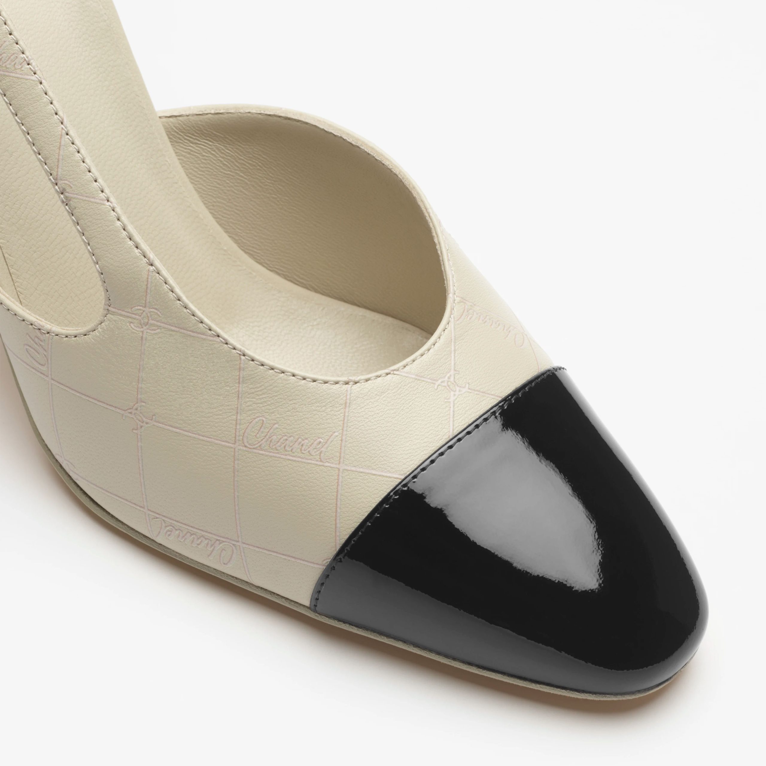 Chanel lambskin, calf patent leather, ivory white and black Rear lace up high heels High Heels Sandal - 图片 5