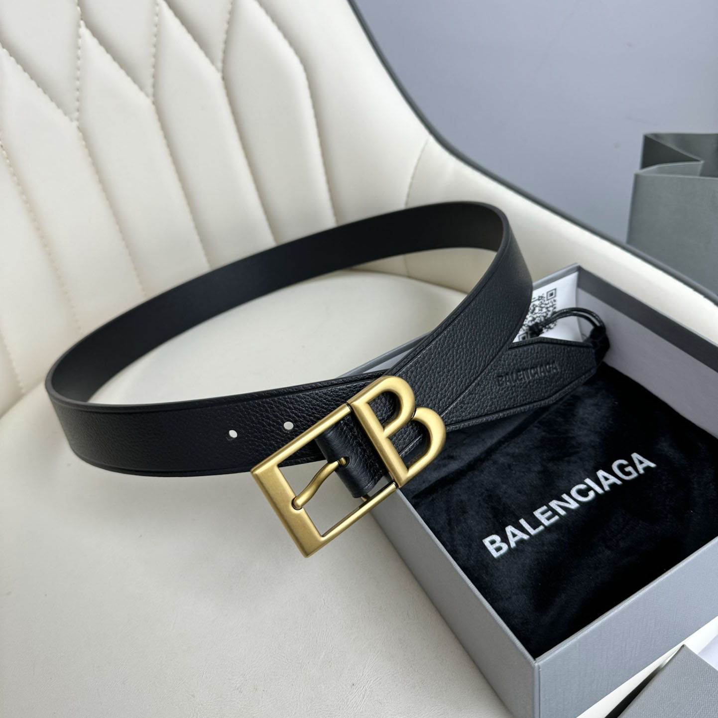 Balenciaga Men's Classic B Large Belt In Black Grained Calfskin With Gold/Silver Hardware 35mm - 图片 6