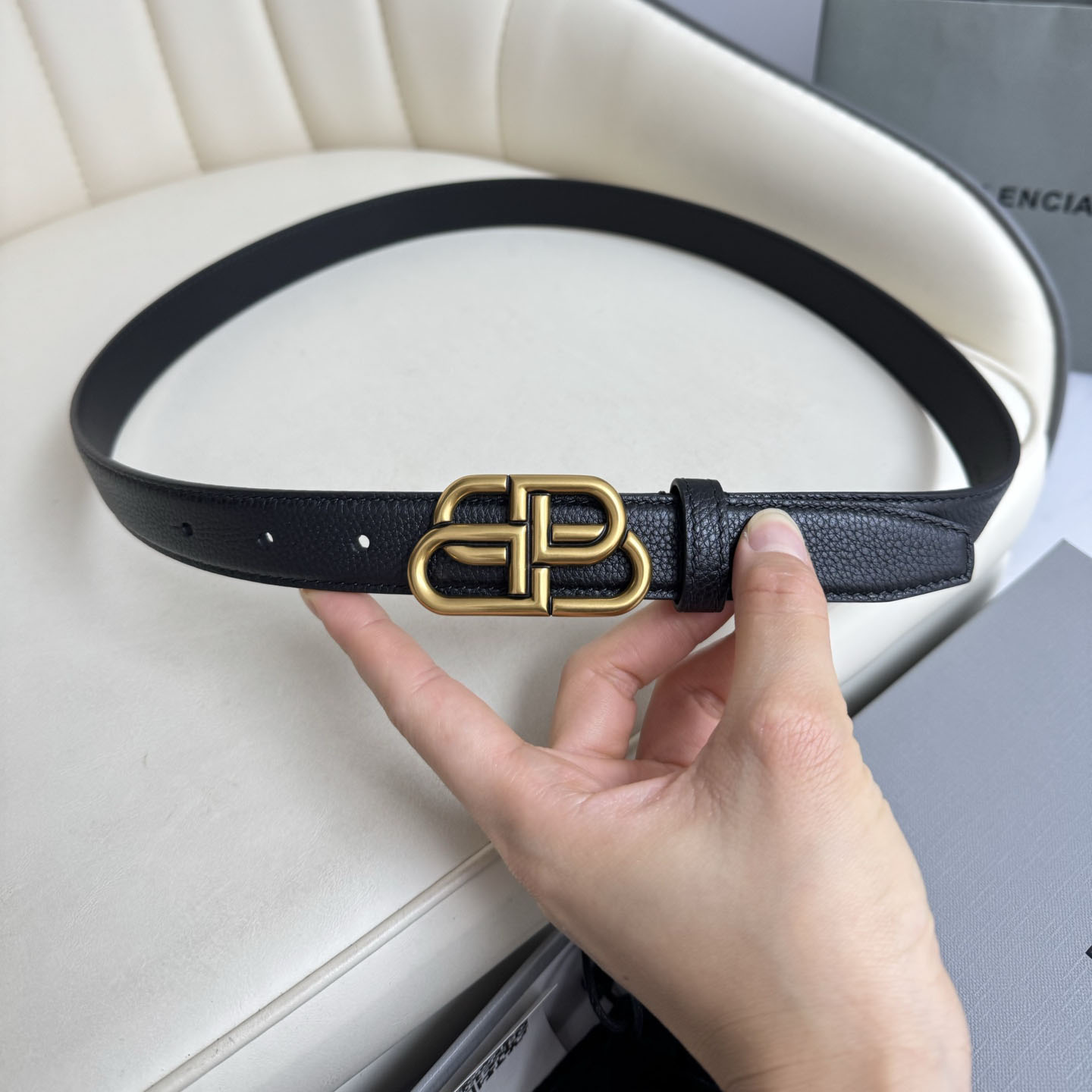 Balenciaga Women's BB Thin Belt In Black Grained Calfskin With Aged-Gold/Silver/Matte Black Hardware 25mm - 图片 4