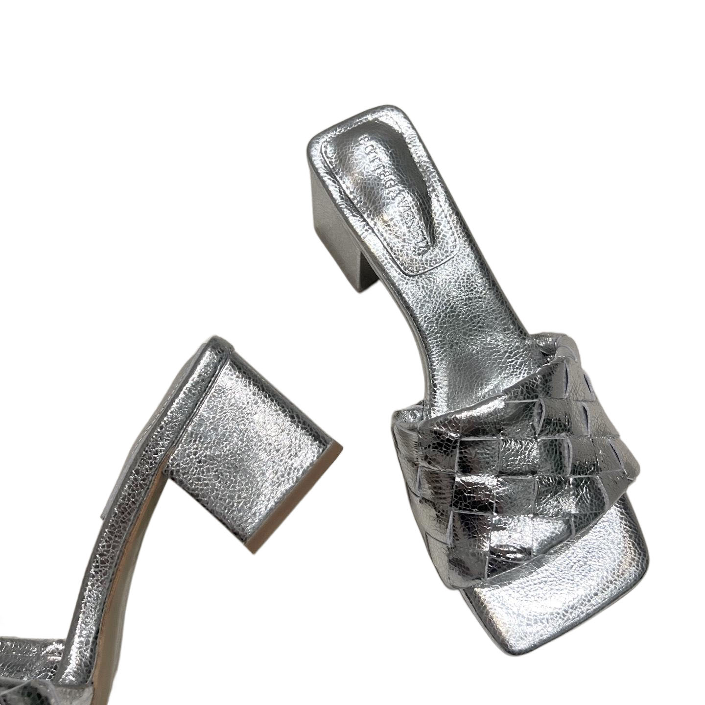Bottega Veneta Parco Mule In Silver Intrecciato Leather Kitten-Heel Mule Sandal (Heel Height 4.5cm) - 图片 2
