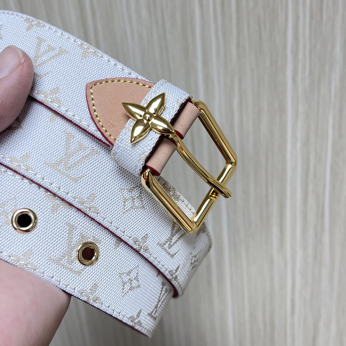 Louis Vuitton Women's Flowergram Ardillon Belt In White/Blue Monogram Canvas With Gold Hardware 30mm - 图片 3
