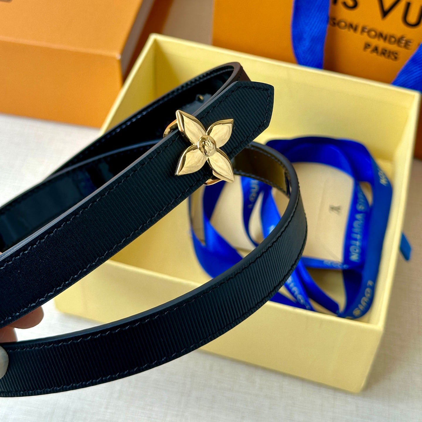Louis Vuitton Women's Flowergram Reversible Belt In Black/White/Blue Monogram Reverse Canvas With Gold/Silver Hardware 20mm - 图片 2