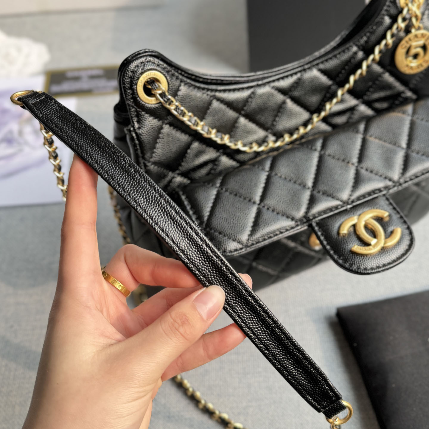 Chanel Black / White Quilted Caviar Leather / Quilted Lambskin Leather Crossbody Bags - 图片 9